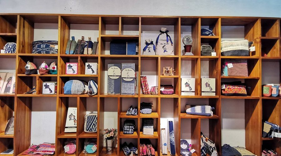 wide-ranges-of-souvenirs